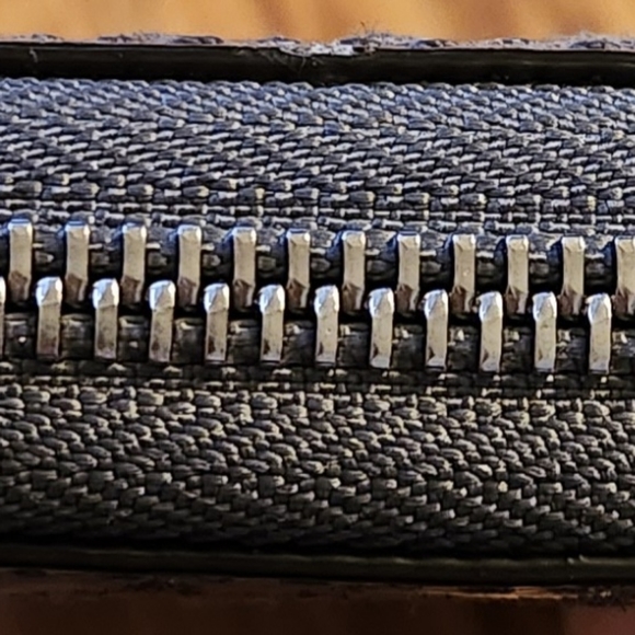 Michael Kors Grey Snakeskin Wristlet Wallet/cell phone carrier - Picture 6 of 12